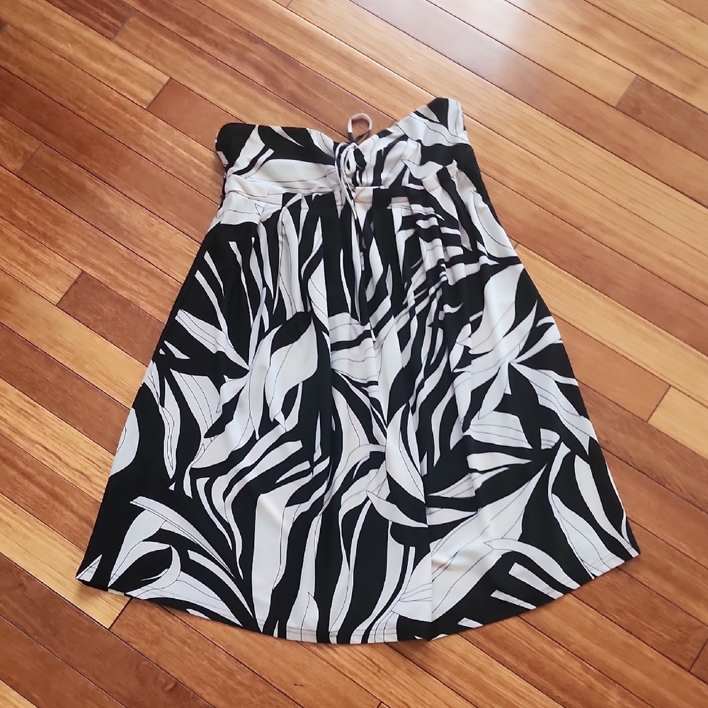 Lovely Girl Stylish Black and White Women's Dress Size M EUC